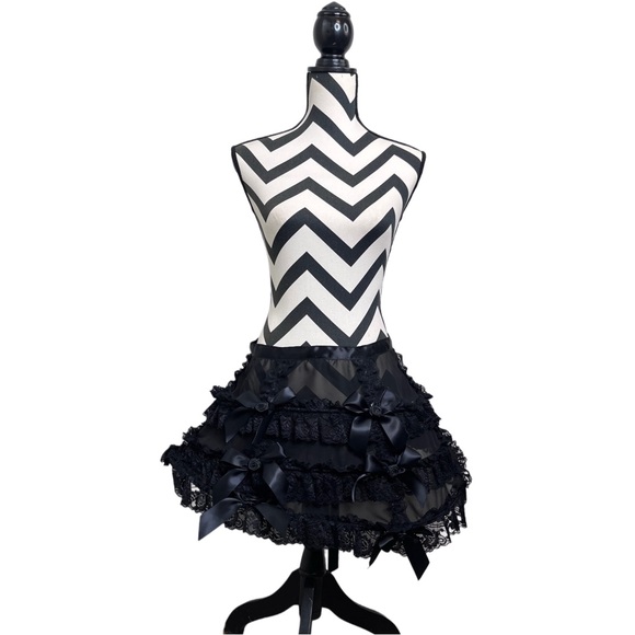 Dolls Kill Dresses & Skirts - Dolls Kill Black Lace baroque Mini ruffle Skirt